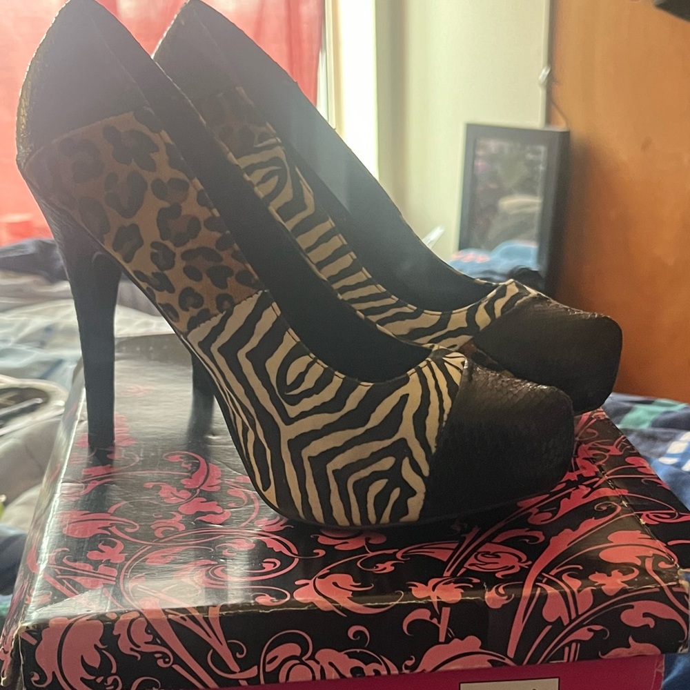 Women’s high heels. Gently used